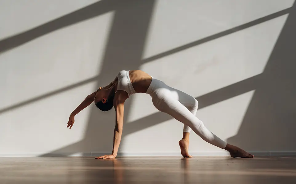 Frau beim Yoga
